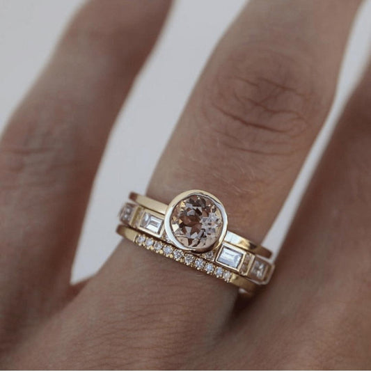 Vintage-ring mit goldenem zirkonium