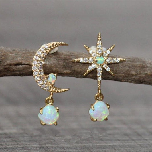 Mond - und stern-ohrringe aus gold und opal