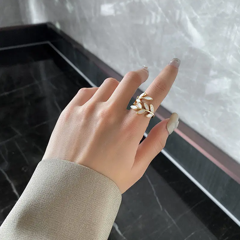 Reena - Opulenter Zirkonia-Ring