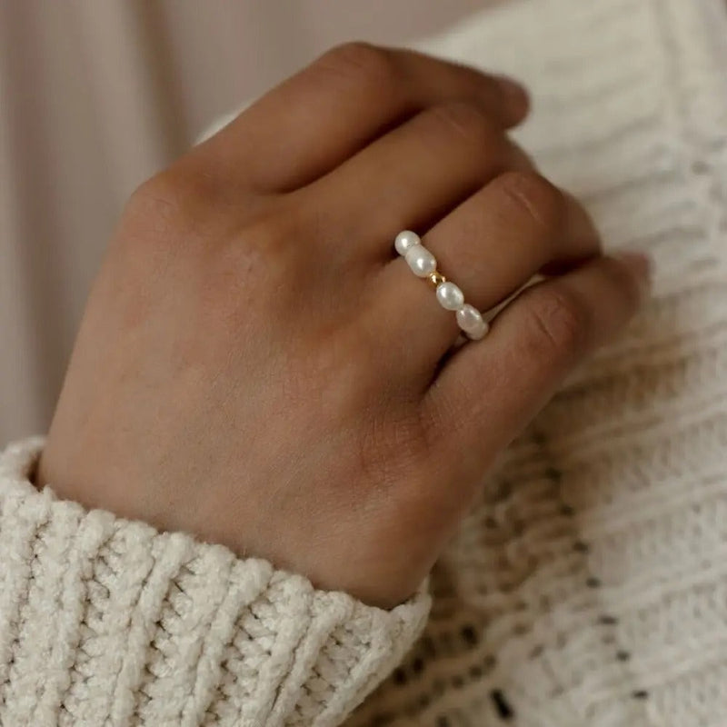 Briella - Perlenessenz Minimalistischer Ring