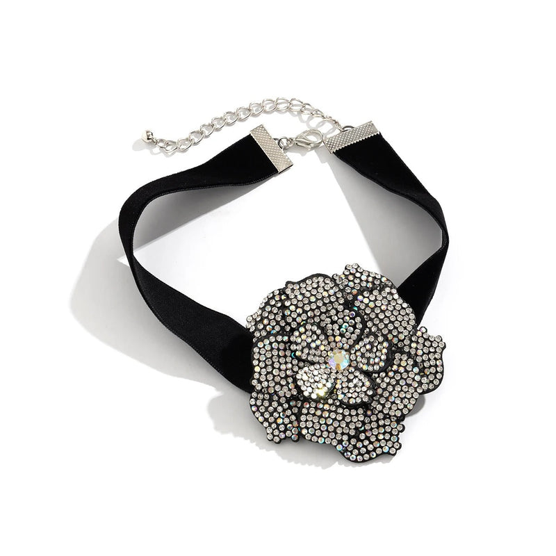 Emillia - Strass-Rosen-Kropfband