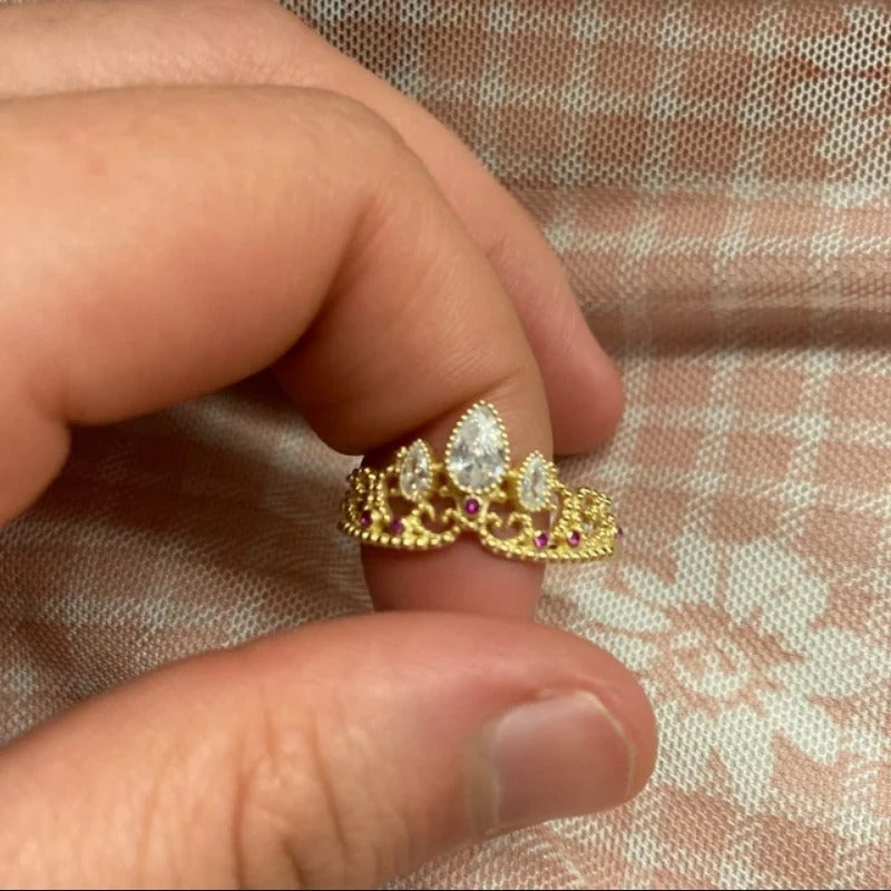 Hazel - Majestätischer gekrönter Eleganz Ring