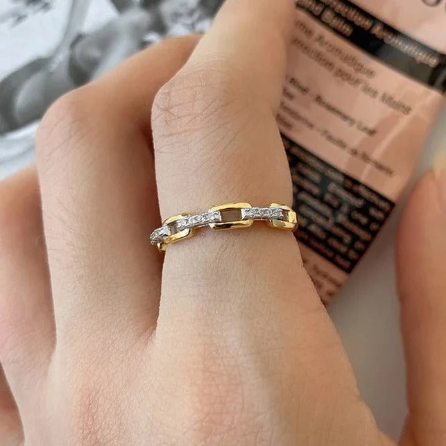 Eunice - Minimalistischer Ring mit funkelnden Steinen